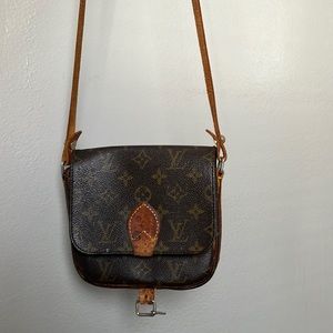 Vintage Louis Vuitton (needs repair) 👛